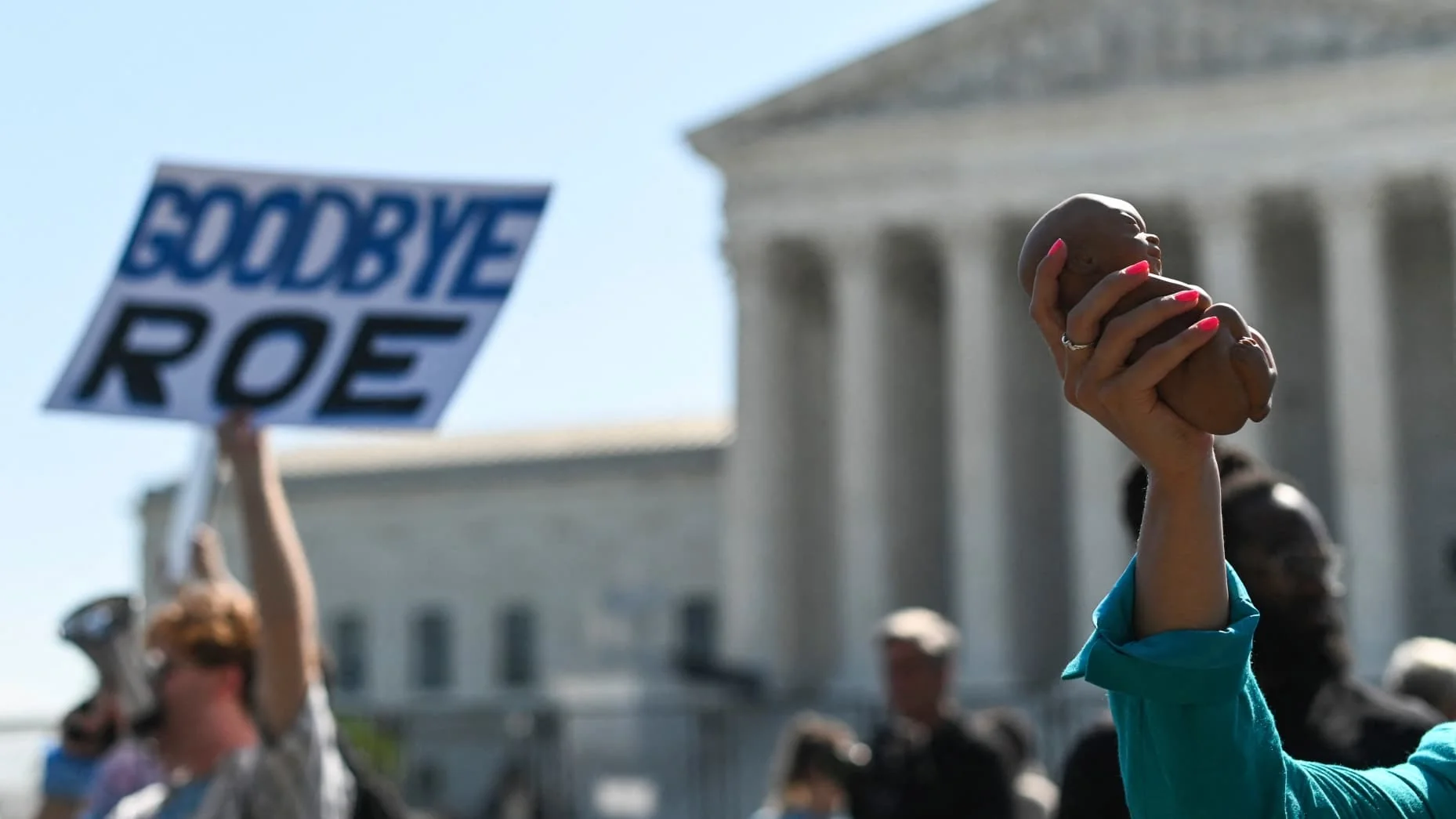 Supreme Court overturns Roe v. Wade: federal abortion rights ended
